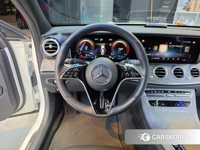 Mercedes-Benz E-Class W213 2022 Белый из Кореи, фото 2