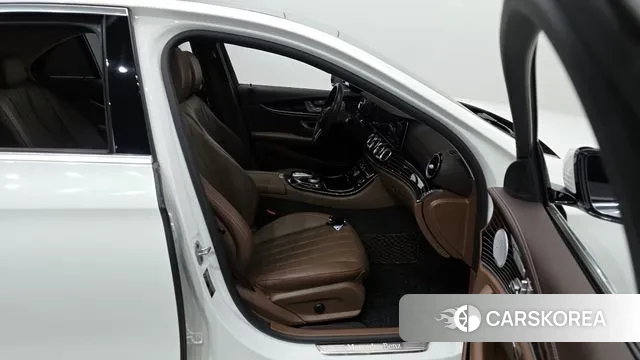 Mercedes-Benz E-Class W213 2020 Белый из Кореи, фото 2