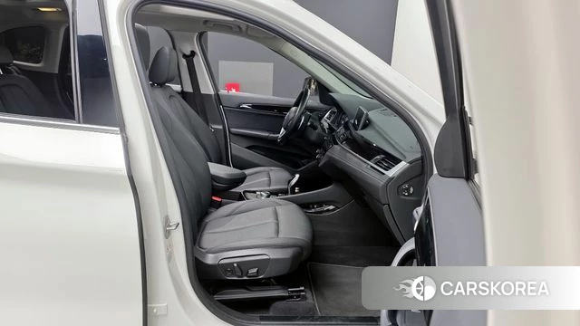 BMW X1 (F48) 2022 Белый из Кореи, фото 2