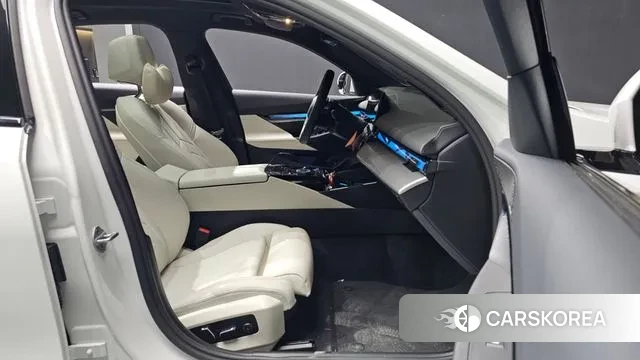 BMW 5 Series (G60) 2025 Белый из Кореи, фото 2