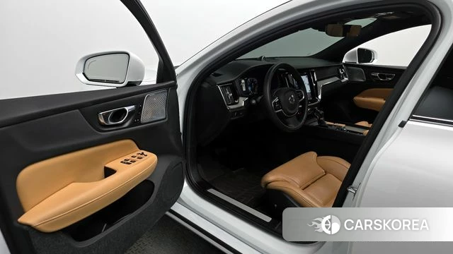 Volvo S60 3rd generation 2019 Белый из Кореи, фото 2