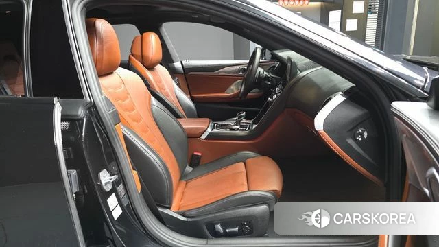 BMW 8 Series (G15) 2023 Черный из Кореи, фото 2