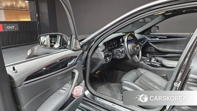 BMW 5 Series (G30) 2022 Серый из Кореи, фото 2