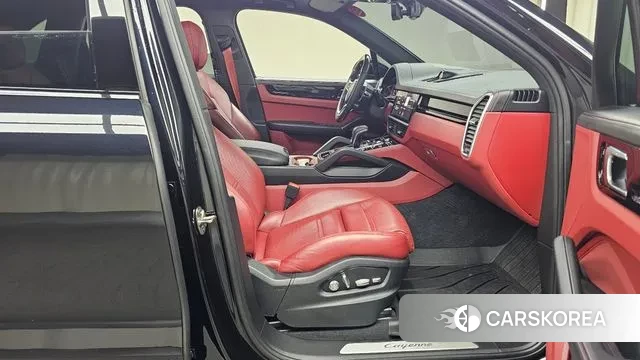 Porsche Cayenne (PO536) 2021 Черный из Кореи, фото 2