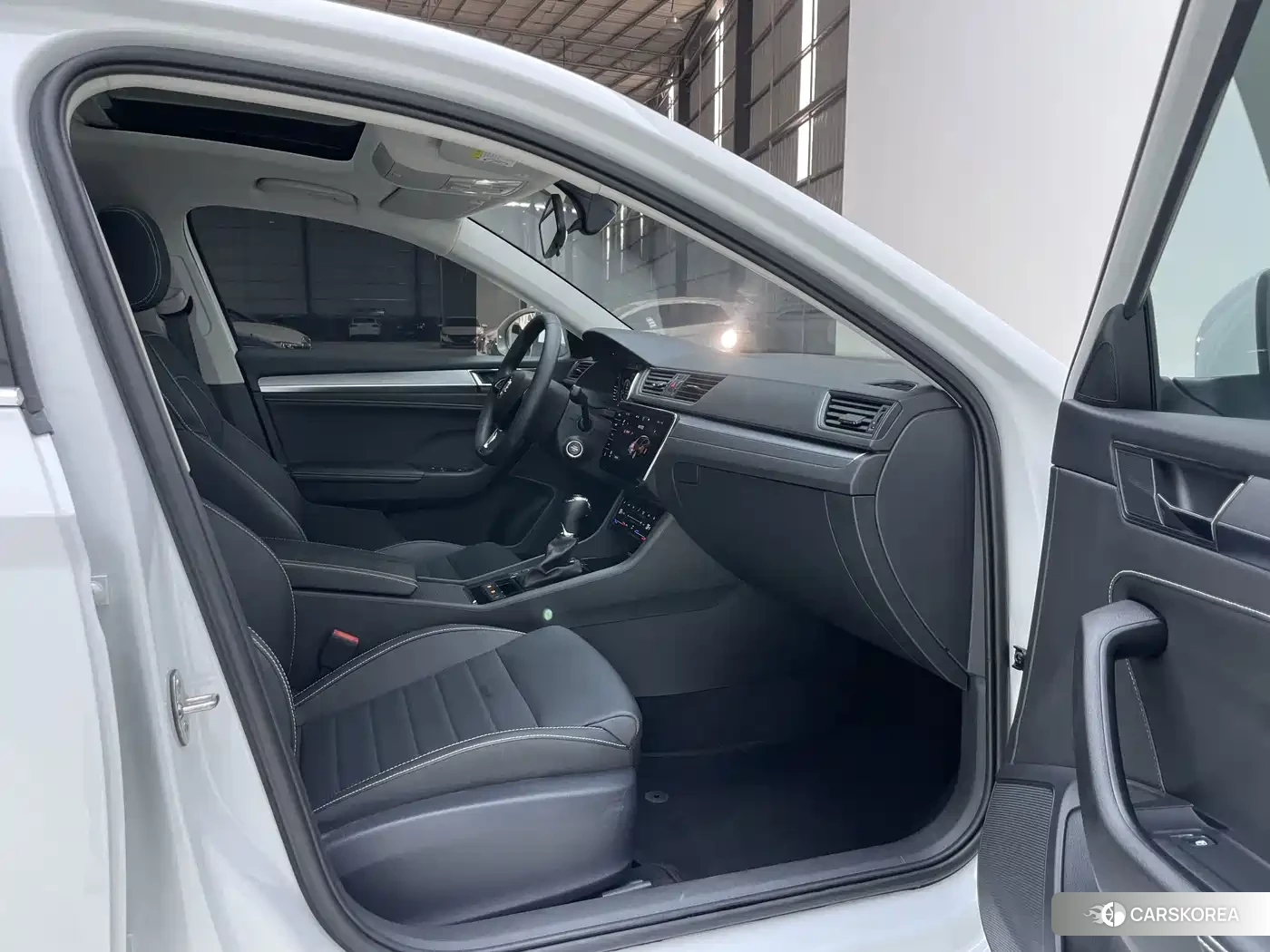 Skoda Superb 2023 Белый из Китая, фото 2