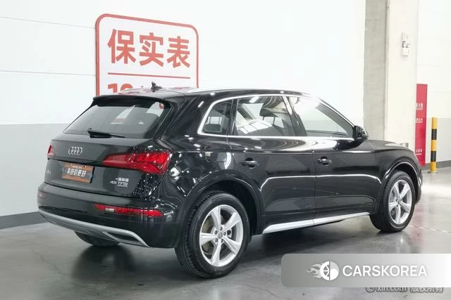 Audi Q5L 2021 Черный из Китая, фото 2