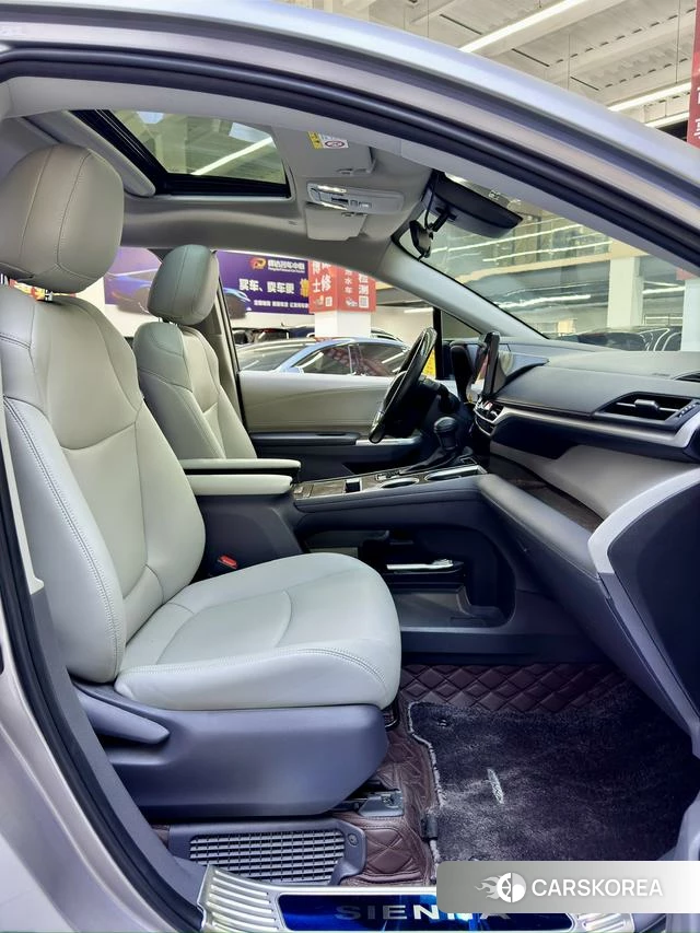 Toyota Saina 2022 Серебристо-серый из Китая, фото 2