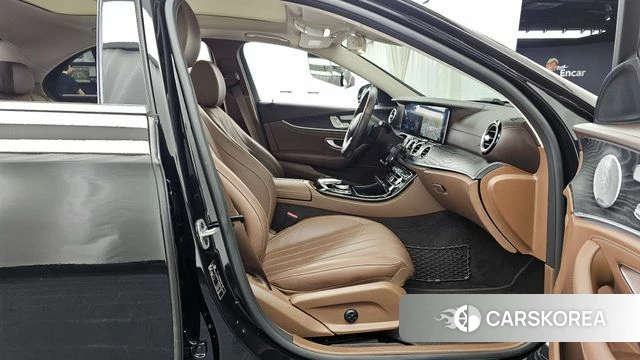 Mercedes-Benz E-Class W213 2019 Черный из Кореи, фото 2