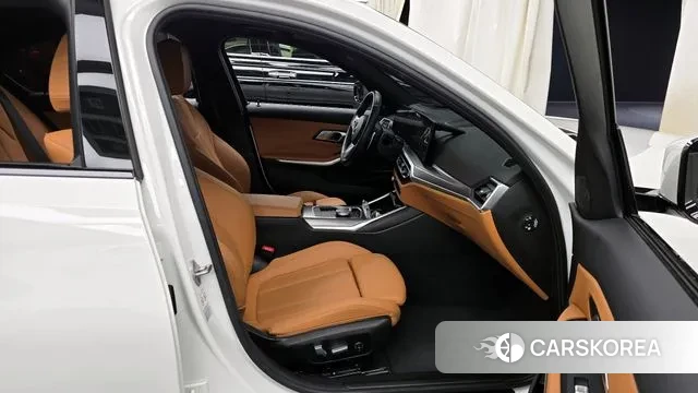 BMW 3 Series (G20) 2023 Белый из Кореи, фото 2