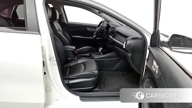 Kia The New K3 2nd generation 2021 Белый из Кореи, фото 2