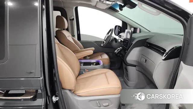 Hyundai Staria 2023 Черный из Кореи, фото 2