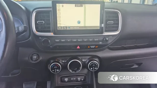 Hyundai Venue 2023 Белый из Кореи, фото 2