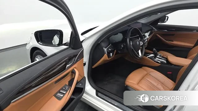 BMW 5 Series (G30) 2020 Белый из Кореи, фото 2