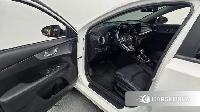 Kia The New K3 2nd generation 2021 Белый из Кореи, фото 2