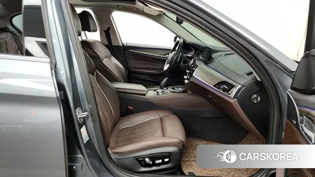 BMW 5 Series (G30) 2018 Серебряный из Кореи, фото 2