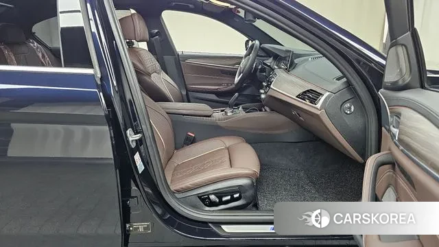 BMW 5 Series (G30) 2020 Черный из Кореи, фото 2