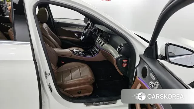 Mercedes-Benz E-Class W213 2018 Белый из Кореи, фото 2