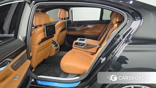 BMW 7 Series (G11) 2020 Черный из Кореи, фото 2