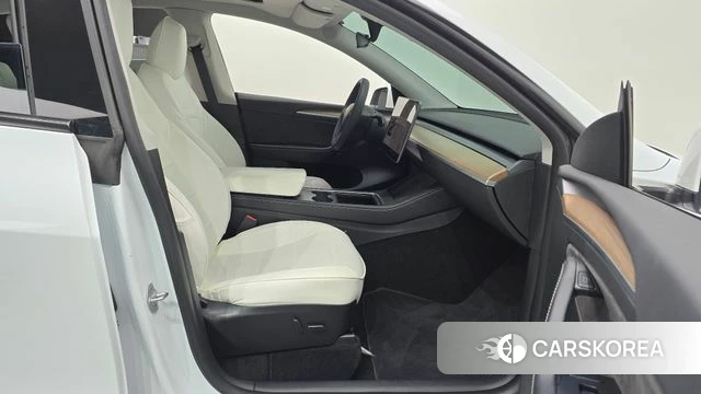 Tesla Model Y 2024 Белый из Кореи, фото 2