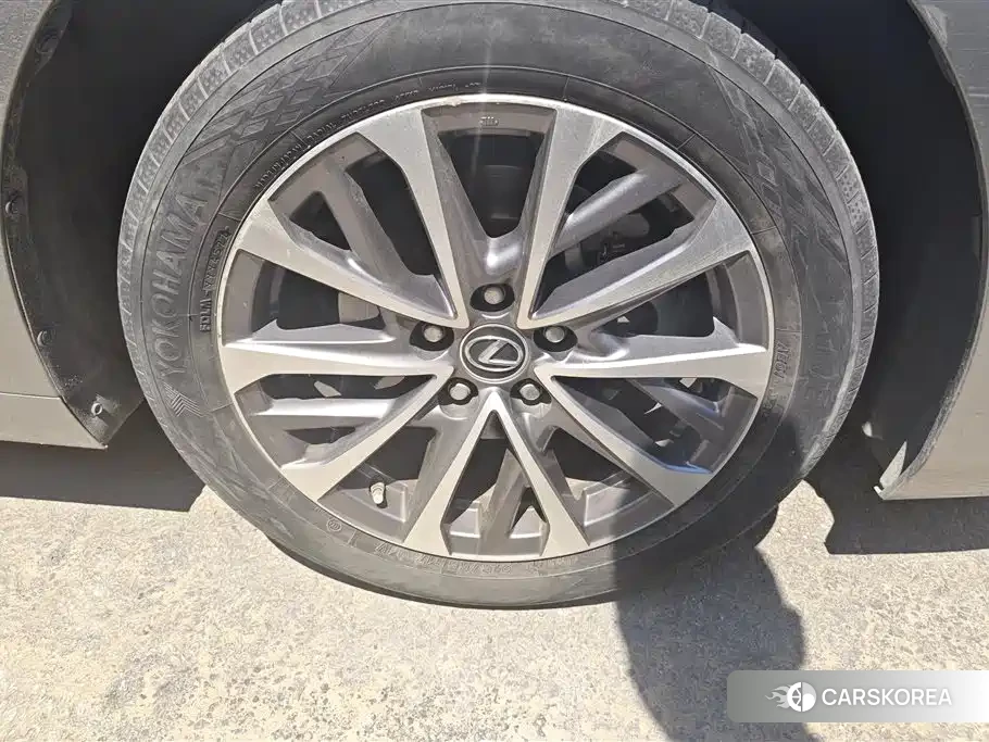 Lexus ES 2023 Silver/gray из Китая, фото 2