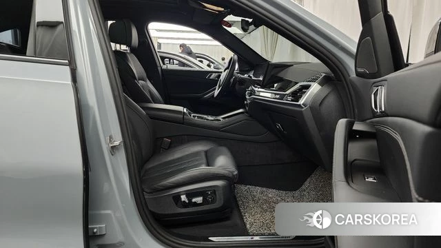 BMW X6 (G06) 2025 Серебристо-серый из Кореи, фото 2