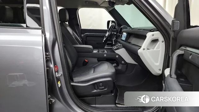 Land Rover Defender (L663) 2020 Серебряный из Кореи, фото 2