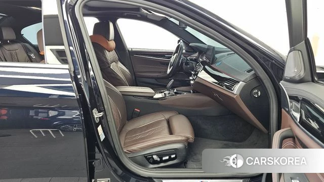 BMW 5 Series (G30) 2022 Черный из Кореи, фото 2
