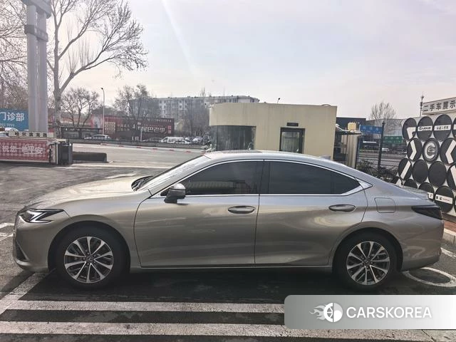 Lexus ES 2025 Серебристо-серый из Китая, фото 2