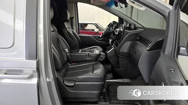 Hyundai Staria 2021 Серебряный из Кореи, фото 2