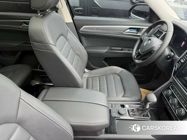Volkswagen Tourang 2021 Черный из Китая, фото 2