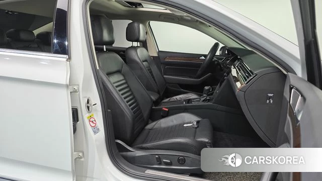 Volkswagen Passat GT (B8) 2018 Белый из Кореи, фото 2