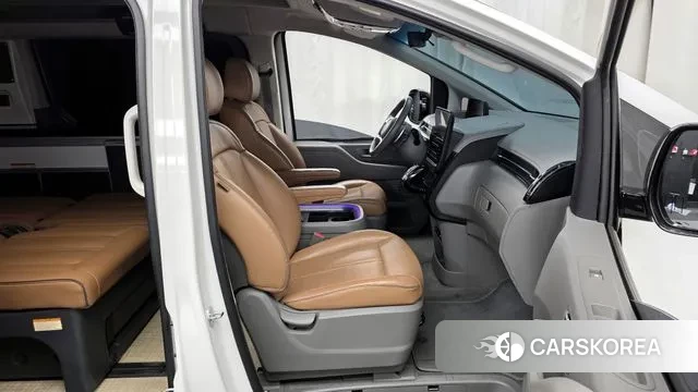 Hyundai Staria 2023 Белый из Кореи, фото 2