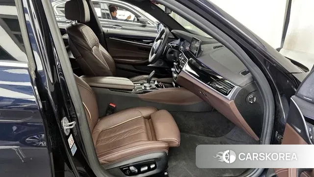 BMW 5 Series (G30) 2019 Черный из Кореи, фото 2