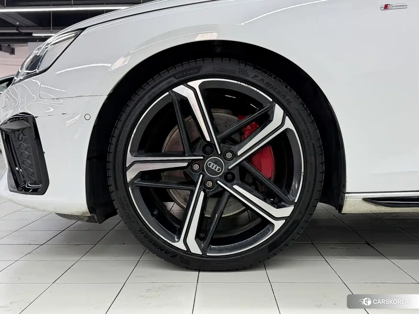 Audi A4L 2022 Белый из Китая, фото 2