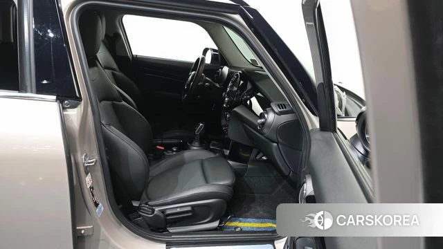 Mini Cooper 2022 Жемчужный цвет из Кореи, фото 2