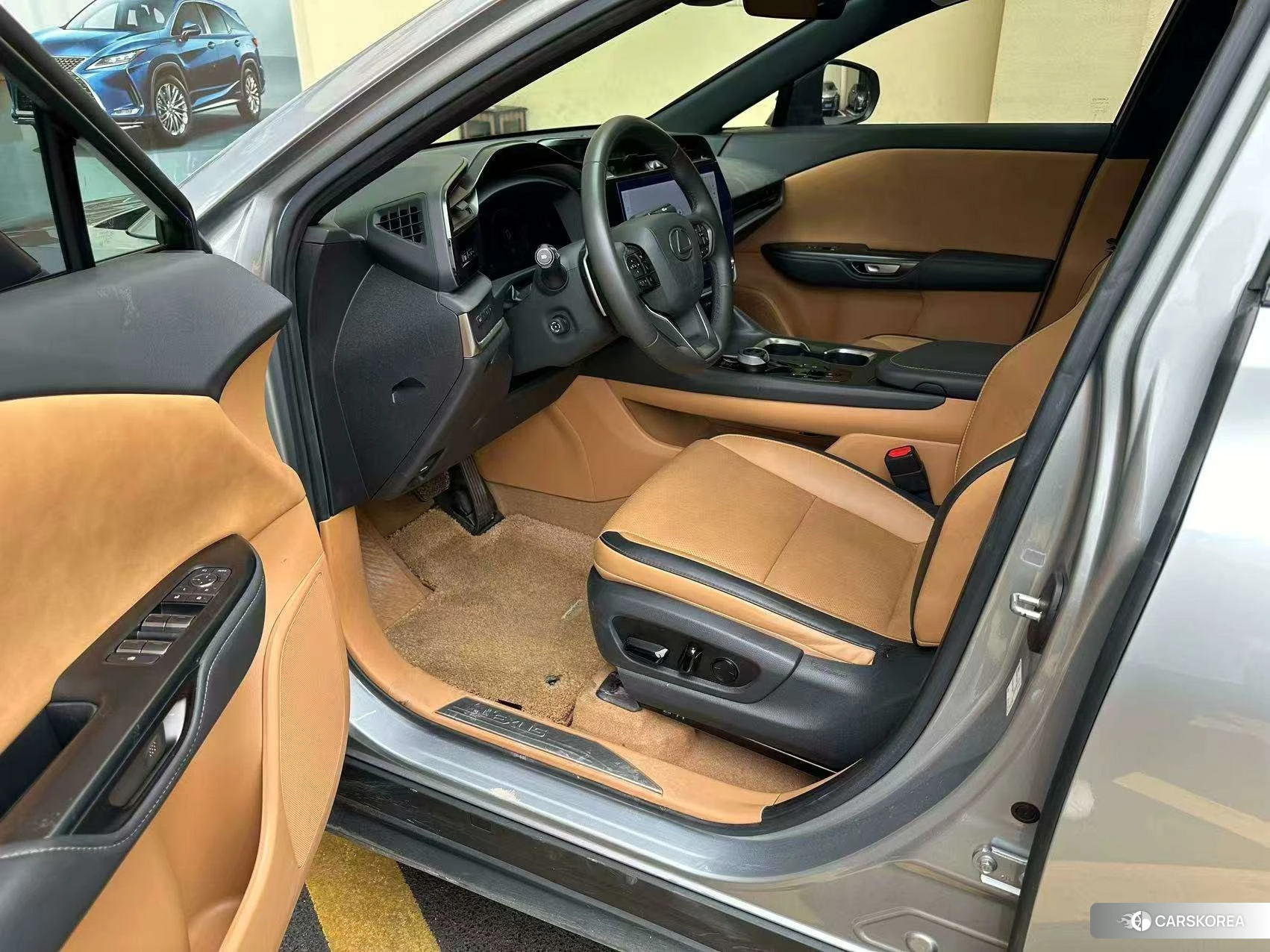 Lexus RZ 2023 Серебристо-серый из Китая, фото 2