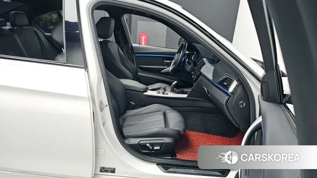 BMW 3 Series (F30) 2018 Белый из Кореи, фото 2