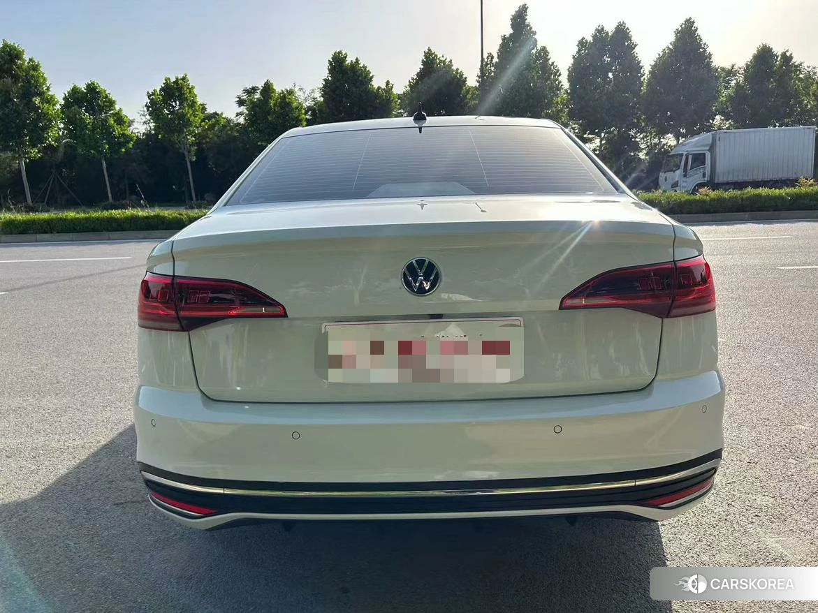 Volkswagen Bora 2022 Белый из Китая, фото 2