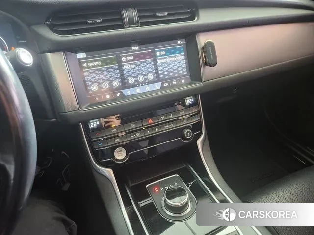 Jaguar XF (X260) 2019 Черный из Кореи, фото 2