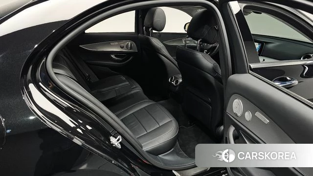 Mercedes-Benz E-Class W213 2018 Черный из Кореи, фото 2