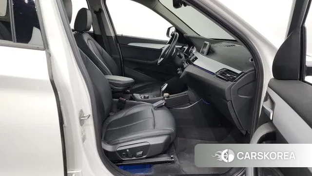 BMW X1 (F48) 2018 Белый из Кореи, фото 2