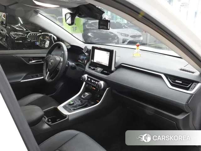 Toyota RAV4 5th Generation 2023 Белый из Кореи, фото 2