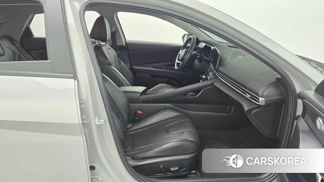 Hyundai The New Avante (CN7) 2024 Серебристо-серый из Кореи, фото 2