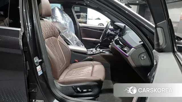 BMW 5 Series (G30) 2022 Серый из Кореи, фото 2