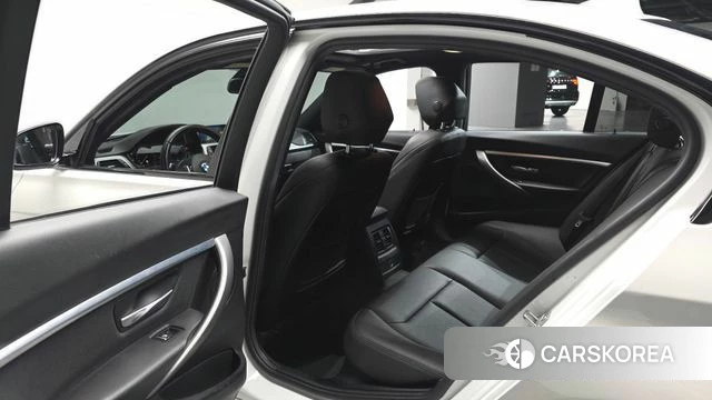 BMW 3 Series (F30) 2018 Белый из Кореи, фото 2