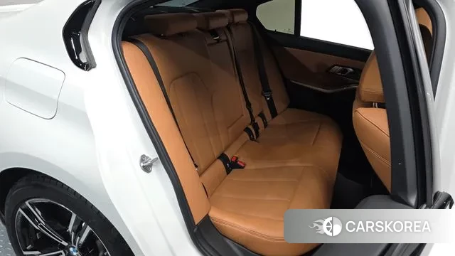 BMW 3 Series (G20) 2023 Белый из Кореи, фото 2