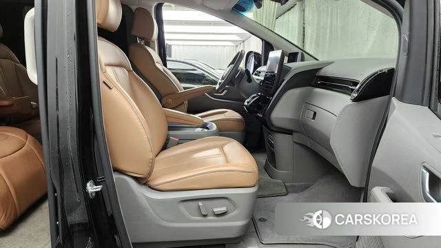 Hyundai Staria 2021 Черный из Кореи, фото 2