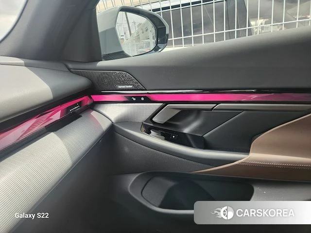 BMW 5 Series (G60) 2026 Светло-серебряный цвет из Кореи, фото 2