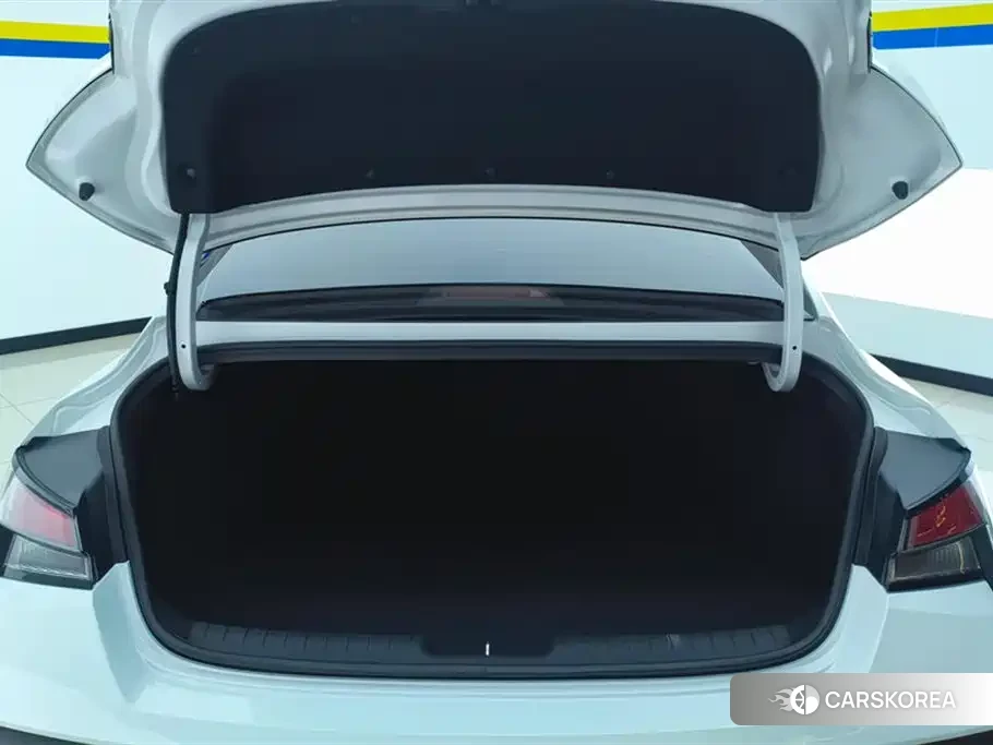 Hyundai Elantra 2025 Белый из Китая, фото 2