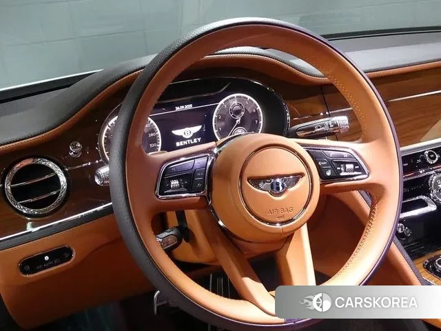 Bentley Flying Spur 3rd Generation 2022 Белый из Кореи, фото 2